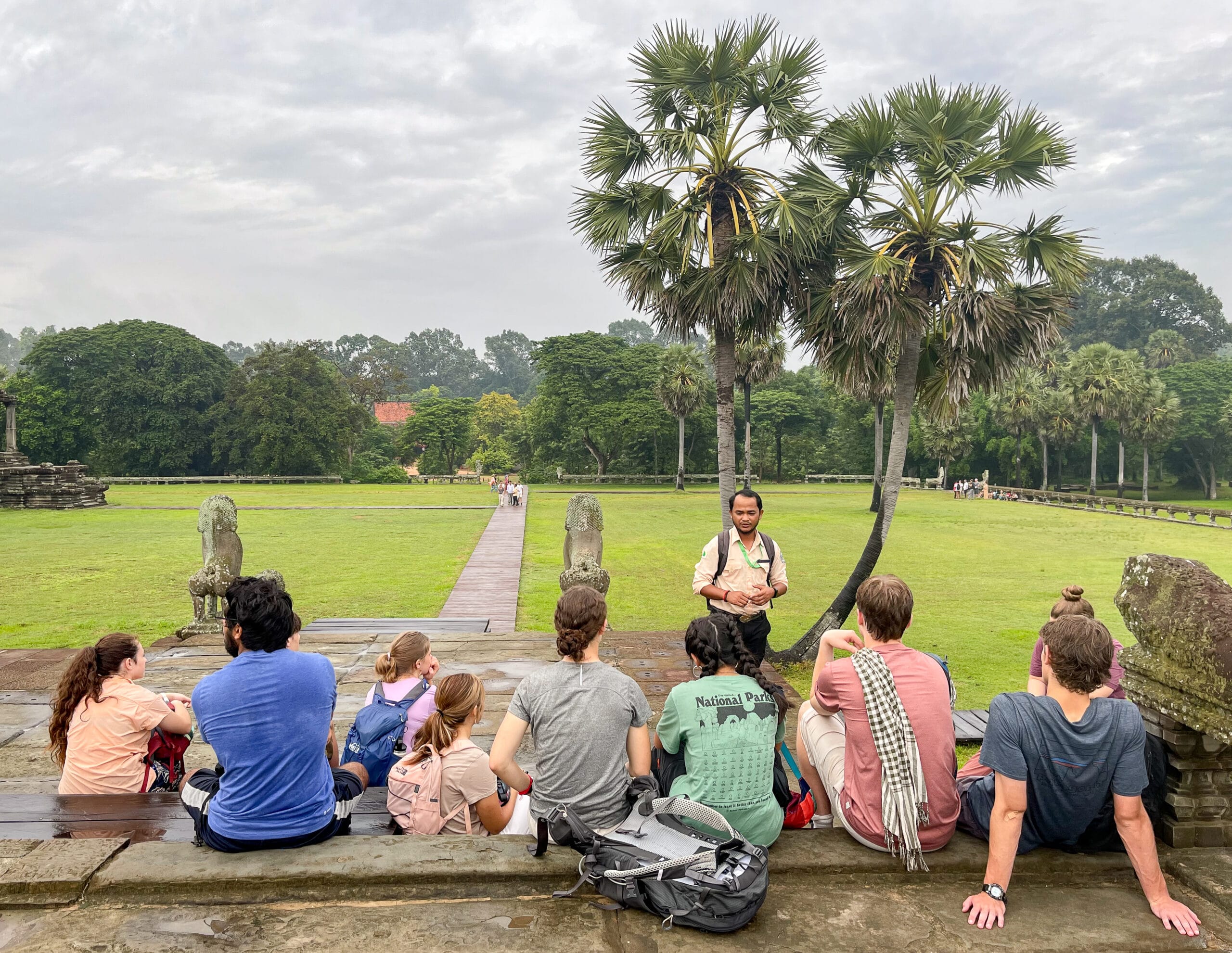 guide-description-about-angkor wat